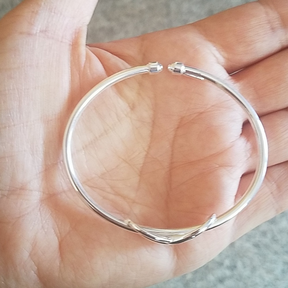 New Sterling silver Infinity Bangle 7 inches - Picture 5 of 7